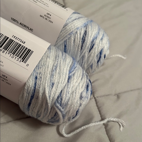 Big Twist value speckle blue Yarn 2 skeins - Picture 6 of 6